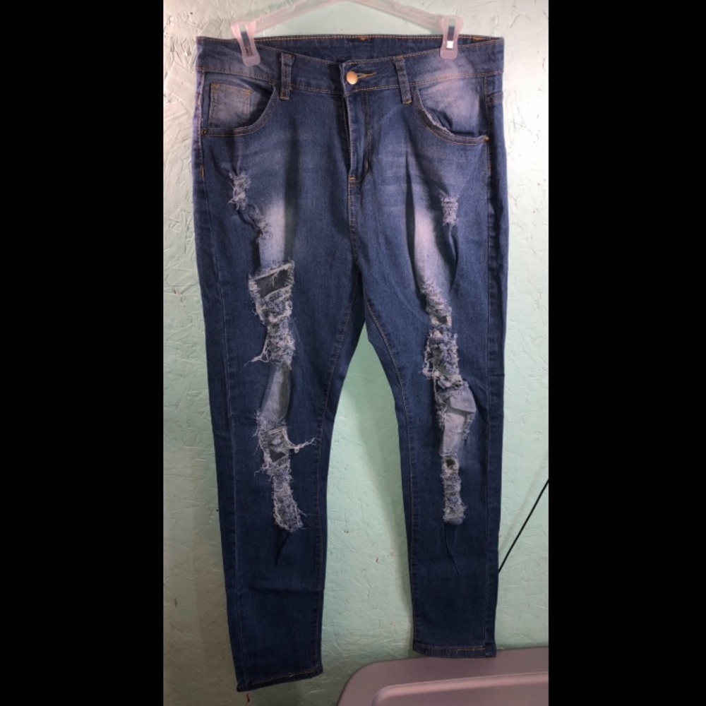 Super distressed jeans